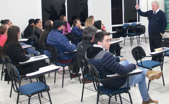 Equipe do Hospital Nossa Senhora de Fátima participa de palestra