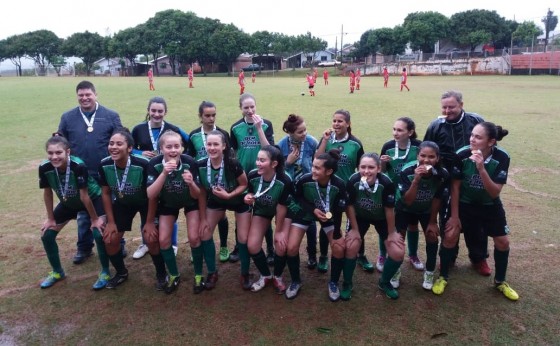 Equipe feminina sub-17 de Missal é campeã dos Jogos Bom de Bola fase regional