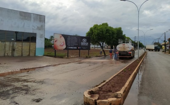 Equipes atuam na limpeza de vias urbanas após chuva torrencial em Missal