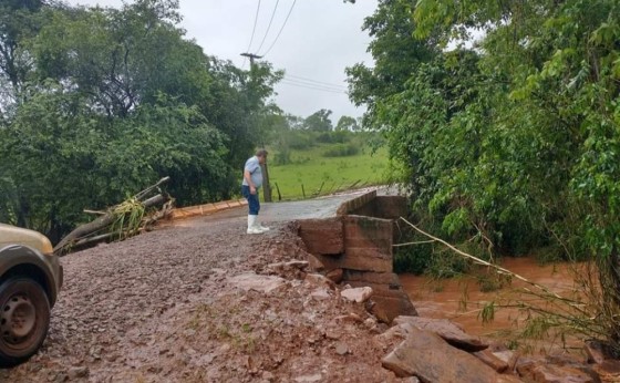 Equipes da Administração Municipal de Missal buscam soluções para os estragos causados pelas chuvas