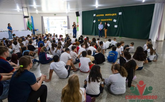 Escola Novo Milênio certifica alunos destaque do segundo trimestre letivo