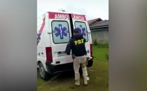 Falsa ambulância carregada com cigarros é apreendida pela PRF