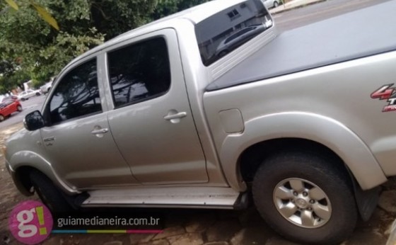 Família é feita refém e tem caminhonete Toyota Hilux roubada em assalto em Medianeira