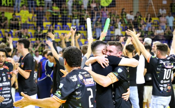 Foi com emoção: Itaipulândia Futsal/AFI vence o Xavantes e garante acesso à Série Prata