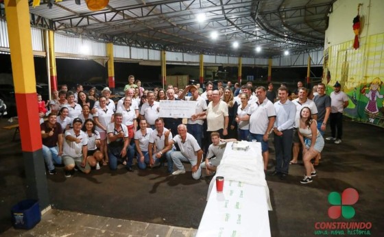 Grupo Voluntários 100 de Missal faz doação da Festa dos Navegantes para Uopeccan