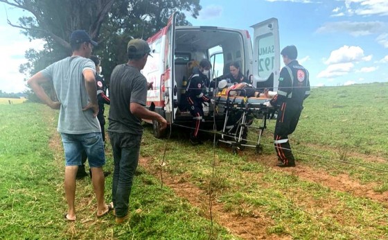 Homem é chifrado por touro no pescoço e no abdômen no Paraná