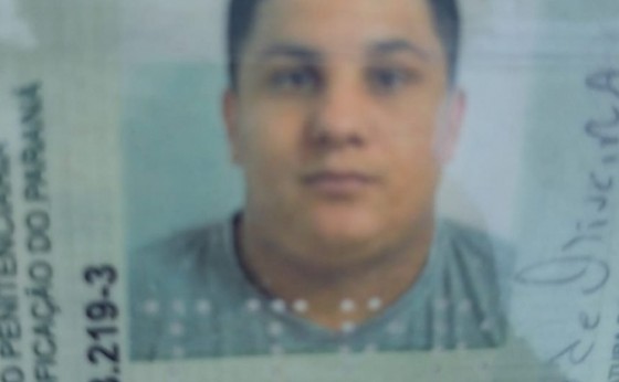 Homem é morto à tiros em casa e assassinos deixam bilhete