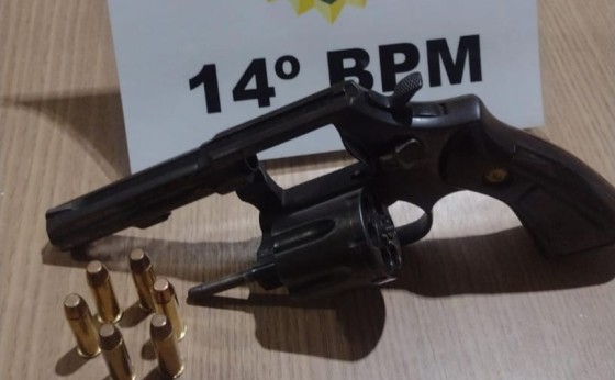 Homem é preso com arma no centro de Missal