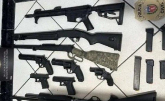 Homem é preso com arsenal em casa após denúncia de violência doméstica