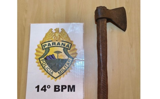 Homem é preso por posse de machadinha e desacato à policiais no Portão Ocoi em Missal