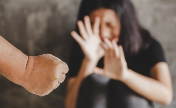 Homem embriagado invade casa da ex e agride duas mulheres em Medianeira