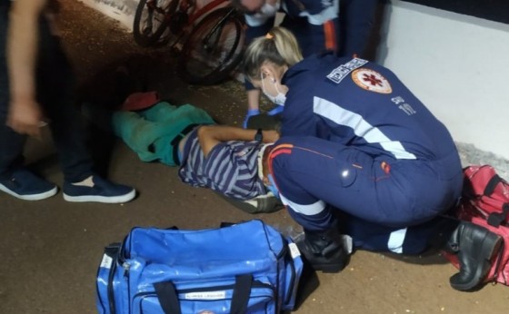 Homem fica gravemente ferido em atropelamento sobre a ponte em Santa Helena; condutor se evadiu