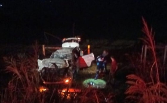 Homem morre após ser ejetado em capotamento na PR-488, em Diamante do Oeste