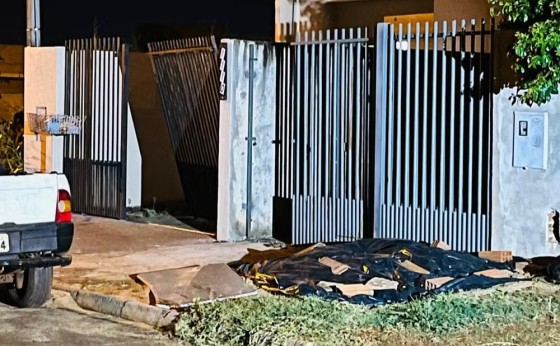 Homem morre após tentar atacar companheira com enxada e ser esfaqueado pelo enteado em Foz do Iguaçu