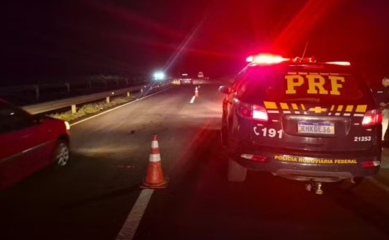 Idoso para em acostamento para fazer xixi e morre atropelado por carro na BR-369, no Paraná