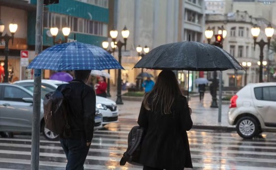 Inmet emite alerta de tempestades para Missal e mais 198 cidades do Paraná; veja quais
