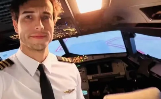 Instrutor de voo abre porta e se joga de avião em pleno ar na Argentina