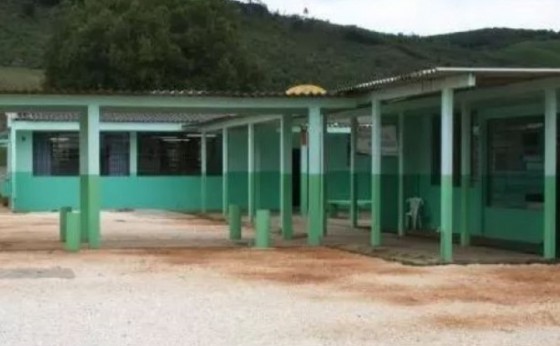 Irmãos atacam professora em escola do Paraná e faca é apreendida pela polícia