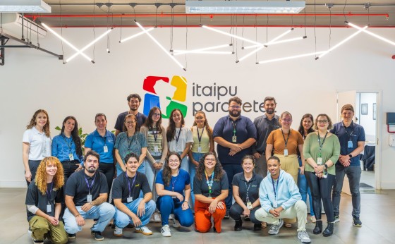 Itaipu Parquetec recebe estudantes de intercâmbio para atividades práticas em diferentes áreas