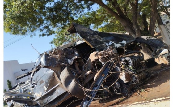 Itaipulândia: Carro fica destruído após acidente na PR 497 