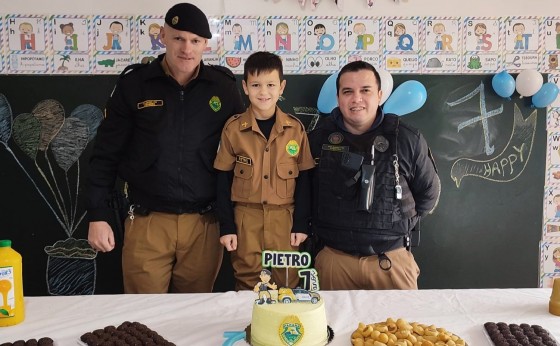 Itaipulândia: Fã mirim da Polícia Militar recebe fardinha de presente de aniversário