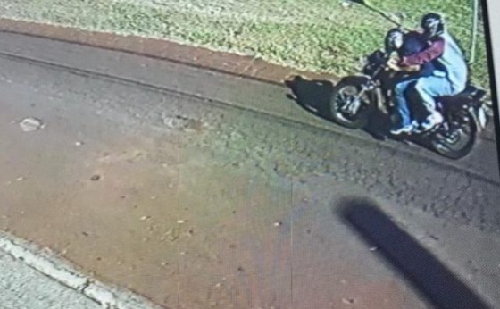 Ladrão morre com disparo acidental de arma do comparsa em fuga de moto em Foz