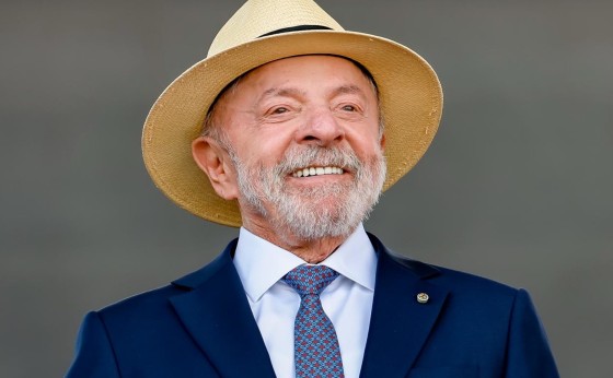Lula é reeleito presidente do Brasil para seu quarto mandato à frente do país