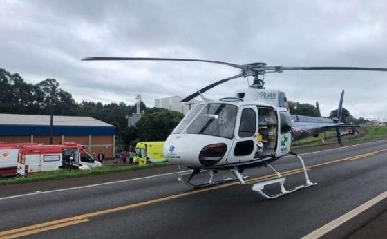 Mãe e filho ficam feridos em grave acidente envolvendo três carros na BR 277