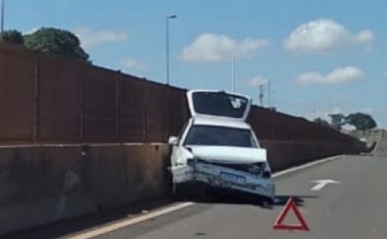 Medianeira: Acidente envolvendo Gol e carreta é registrado na BR 277