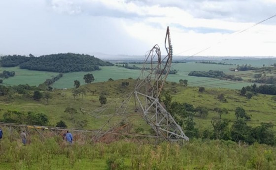 Medianeira: Torre de transmissão de Furnas cai; Aneel diz que ‘há indícios de vandalismo’