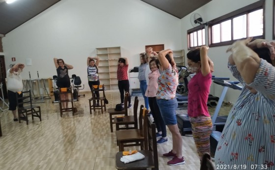 Melhor Idade de Missal retoma ginástica na Casa do Idoso