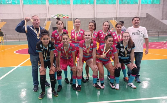 Meninas de Missal são campeãs da Fase Regional de Futsal dos Jogos Escolares