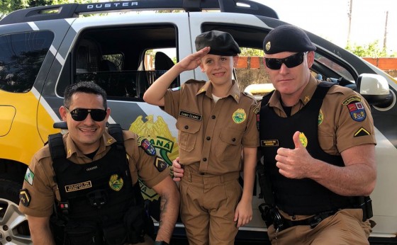 Menino de 10 anos recebe fardinha como presente de aniversário da Polícia Militar de Itaipulândia