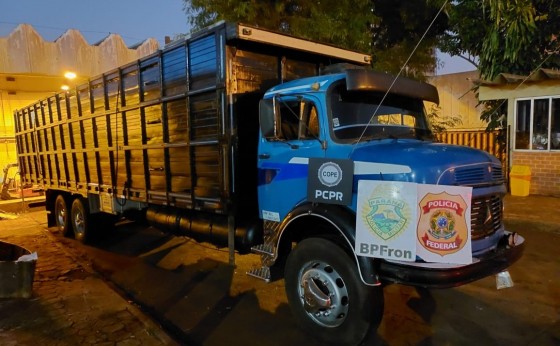 Missal: BPFRON e Polícia Federal apreendem caminhão carregado com cigarros contrabandeados