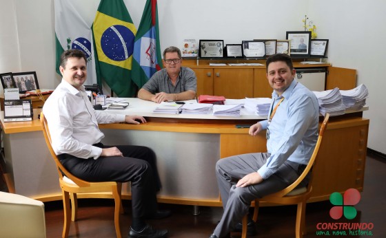 Missal: Representantes da Cresol se reúnem com Prefeito para apresentar projetos em desenvolvimento