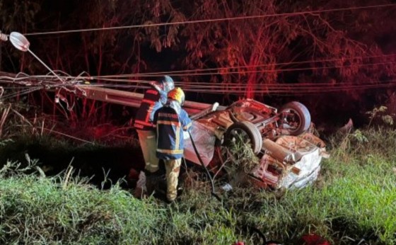 Morador de Moreninha morre após colidir veículo violentamente contra poste na PR-495