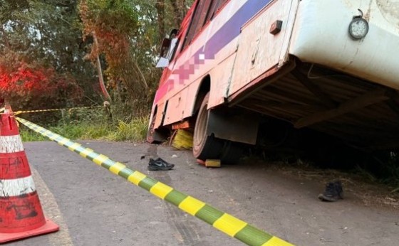 Motociclista morre após colisão frontal com ônibus no interior de Santa Helena