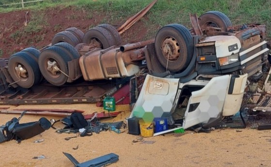 Motorista morre após tombamento de caminhão em São Miguel do Iguaçu