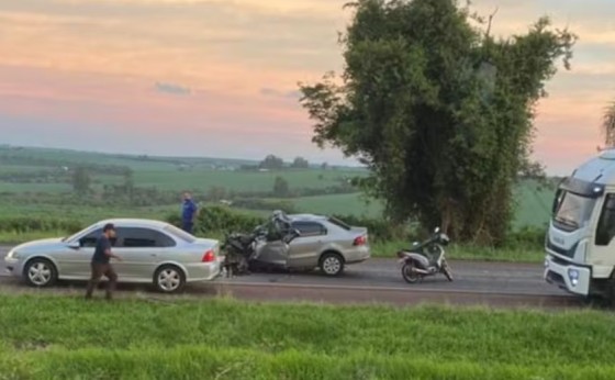 Motorista morre após ultrapassagem proibida, e PRF encontra 50 kg de maconha no carro, no PR