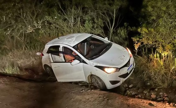 Mulher é encontrada esfaqueada dentro de carro no Paraná