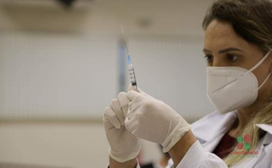 Nova remessa contém vacinas para adolescentes e dose de reforço para idosos com mais de 70 anos