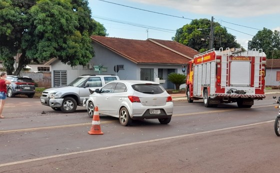 Onix de Missal e S-10 se envolvem em acidente na PR-317 em Santa Helena