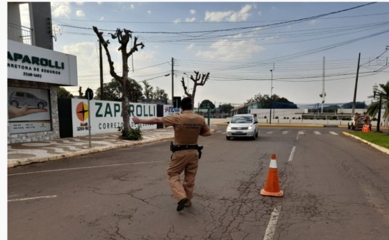 Operação Fecha Quartel em Santa Helena apreende carros e motocicletas irregulares