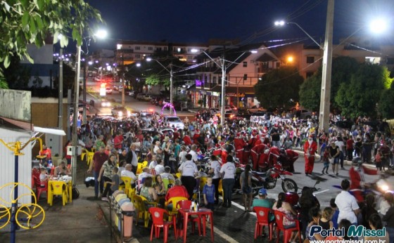 Os Papais Noéis invadiram Missal na noite de ontem