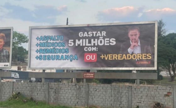 Outdoors contra o projeto que prevê o aumento do número de vereadores em Medianeira geram polêmica