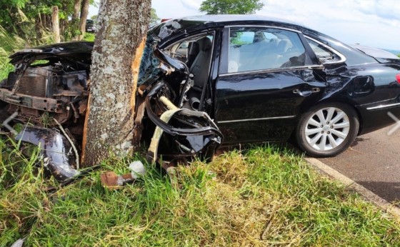 Pai e filho ficam gravemente feridos em acidente na Estrada da Santa em Itaipulândia