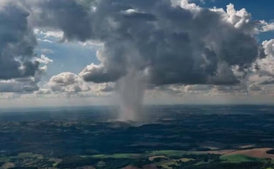 Paraná tem cidades sob alerta vermelho de grande perigo para tempestade, com ventos de até 100 km/h
