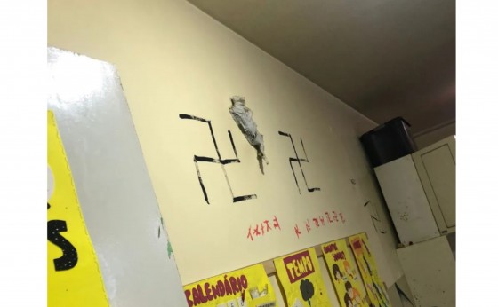 Paraná: Vândalos invadem creche e desenham símbolos nazistas nas paredes, diz PM