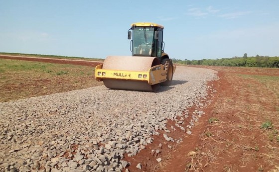 Parceria com Itaipu Binacional proporciona melhoria nas estradas rurais em Itaipulândia