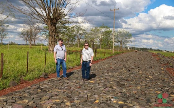 Pavimentação na Linha 02 Pinheiros avança